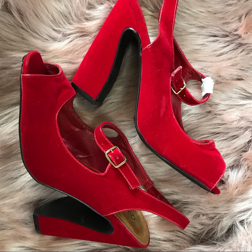 $1 Shoes!